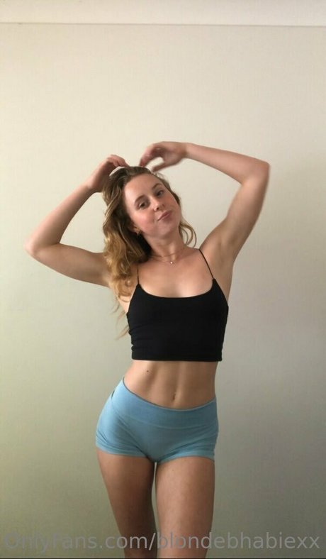 Naken läckt OnlyFans-bild av Blondebhabiexx