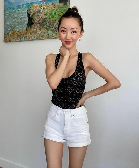 Nahá fotka uniklých OnlyFans od Yeonmi Park
