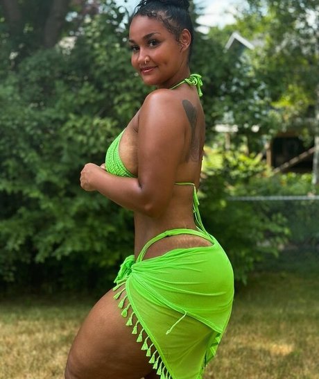 Naken lekkede OnlyFans-bilde av Darla Shuttlesworth