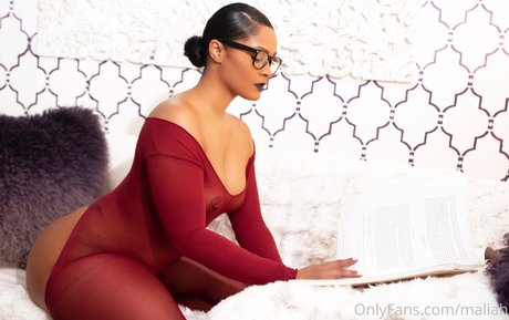 Nahá fotka uniklých OnlyFans od Maliah Michel