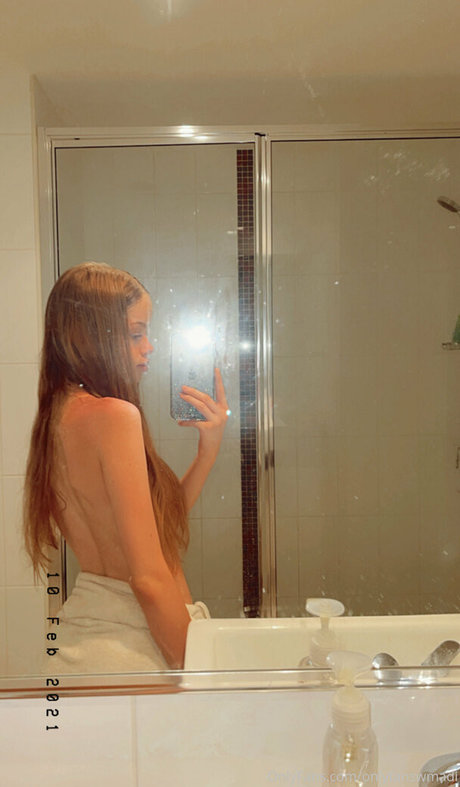 Naken läckt OnlyFans-bild av Onlyfanswmadi