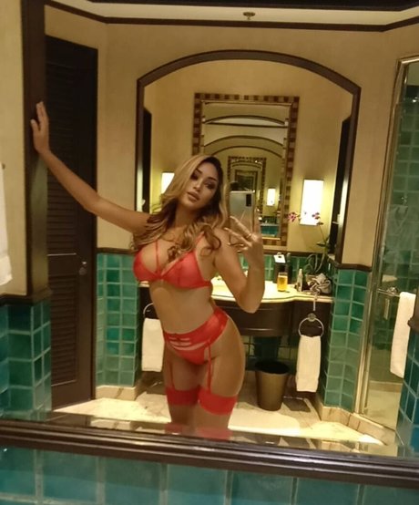 Nahá fotka uniklých OnlyFans od Emmysuksomdan