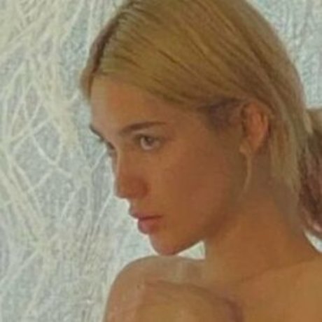 Naken lekkede OnlyFans-bilde av Nata Bez Talanta