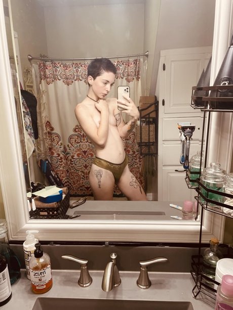 Alice  nude leaked OnlyFans photo