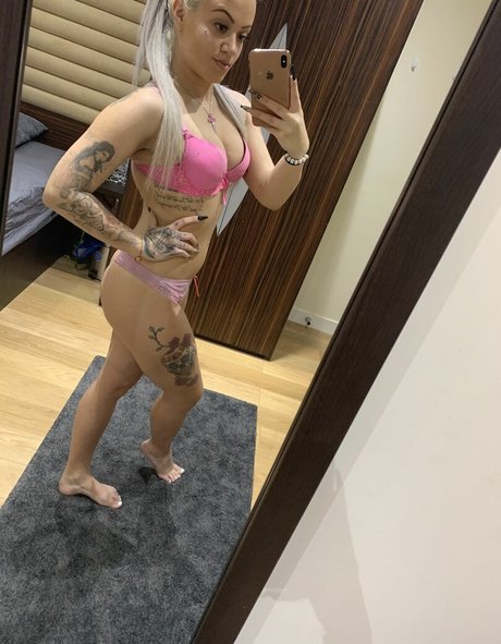 Обнаженная фотография утечки OnlyFans от Rozsacinti