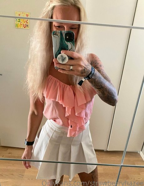 Nahá fotka uniklých OnlyFans od Strawberry