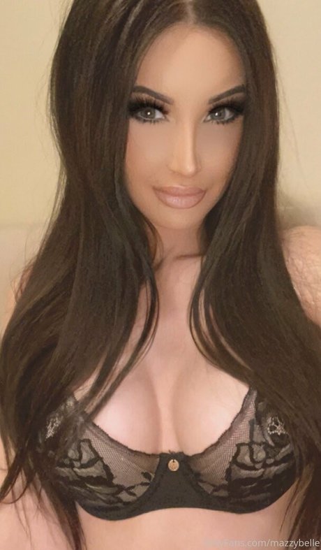 Naken lekkede OnlyFans-bilde av Mazzy Belle