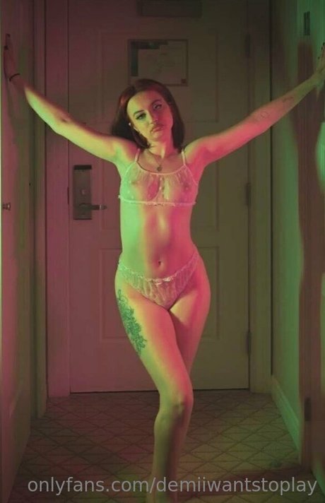 Nahá fotka uniklých OnlyFans od Demii Starr