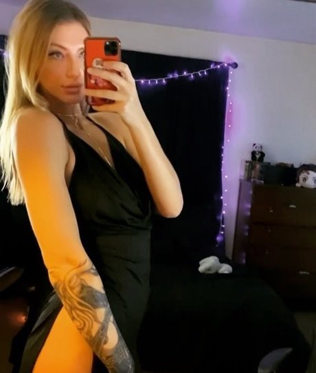 Alaston vuotanut OnlyFans-kuva Va1kyriie