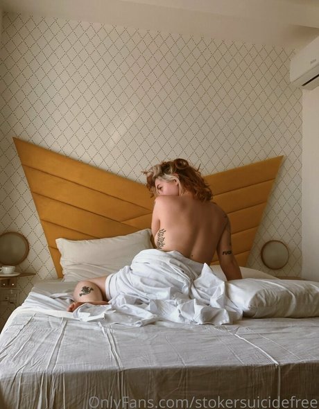 Alaston vuotanut OnlyFans-kuva Stokersuicidefree
