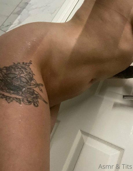 Nahá fotka uniklých OnlyFans od Prettylilcornstaruk