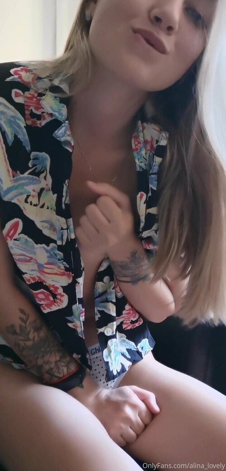 Nahá fotka uniklých OnlyFans od Alinalovely