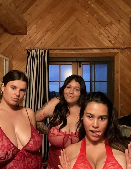 Nahá fotka uniklých OnlyFans od Mirra R