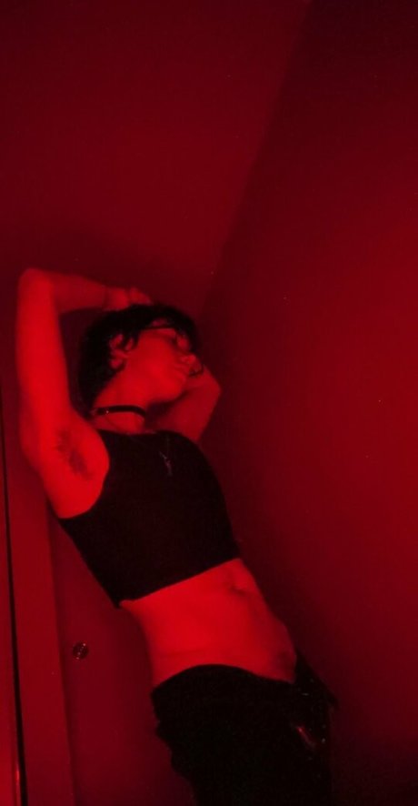 Alasti lekkinud OnlyFans-i pilt Silasstarr