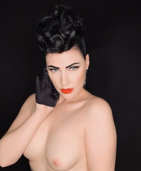 Naken läckt OnlyFans-bild av Theampedupvamp