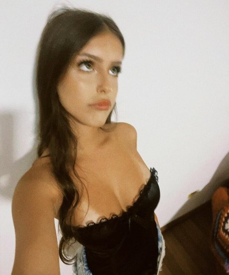 Naken läckt OnlyFans-bild av Izaalmeidaa