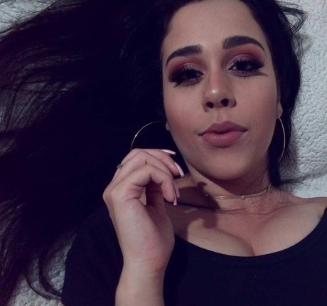 Naken lekkede OnlyFans-bilde av Millenecarolina