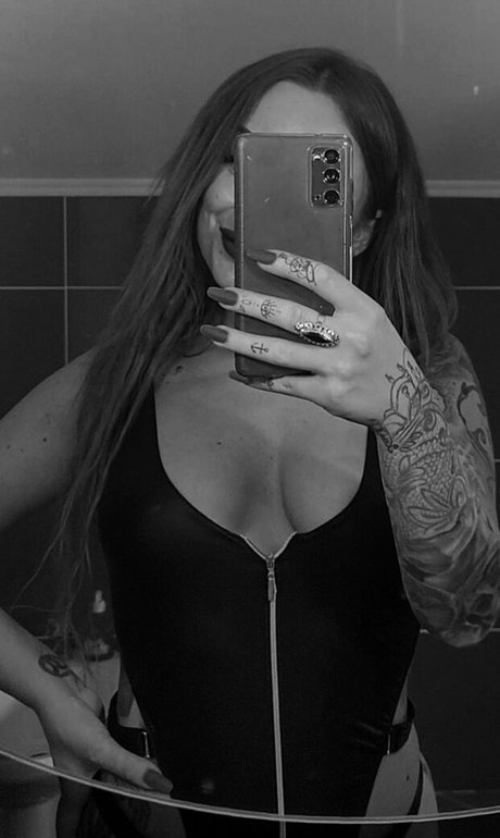 Alaston vuotanut OnlyFans-kuva Gretamarina