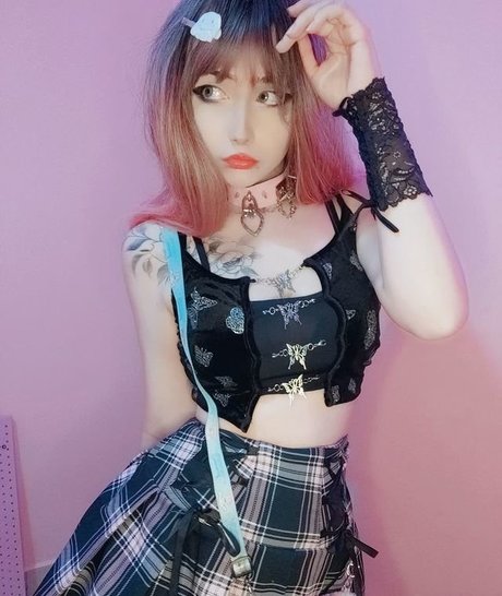 Naken läckt OnlyFans-bild av Momobaramomo