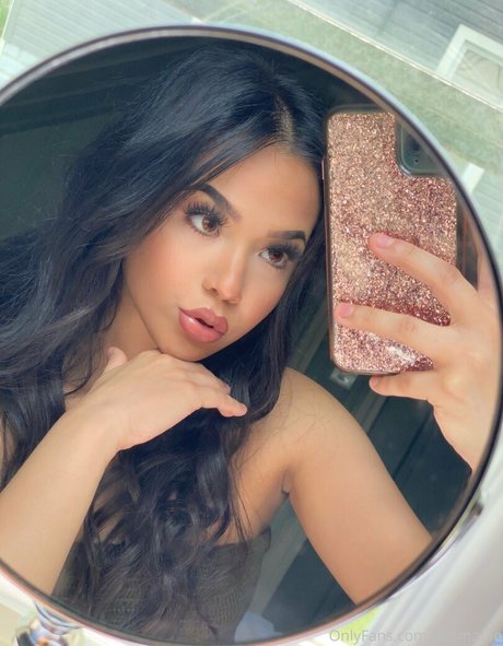 Nahá fotka uniklých OnlyFans od Desmariie