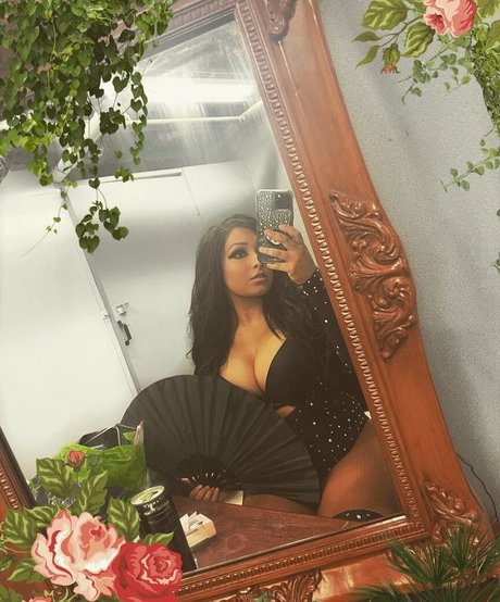 Mandy Leon