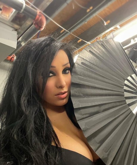 Mandy Leon