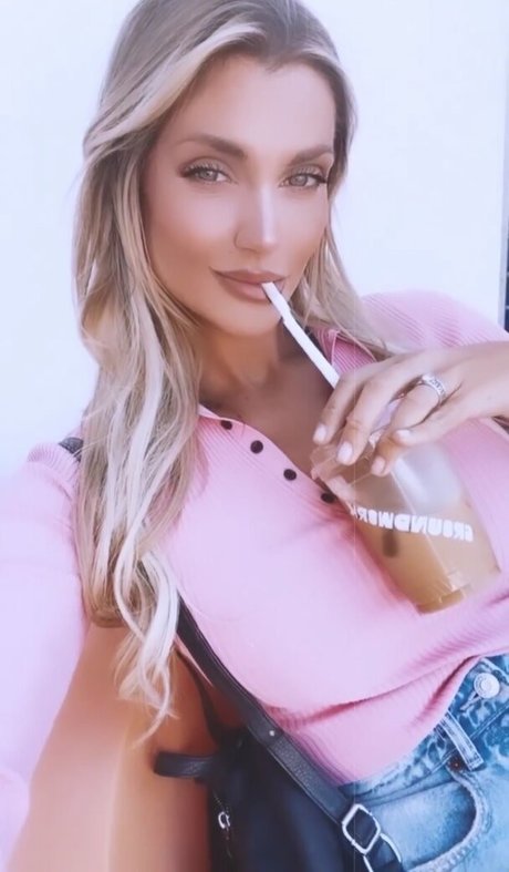 Nahá fotka uniklých OnlyFans od Charliepaigejay