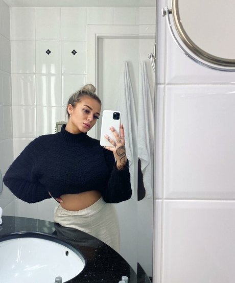 Foto di nudo di fuga di OnlyFans di Andelika