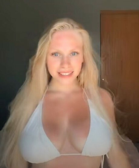 Обнаженная фотография утечки OnlyFans от Savanna Calderone