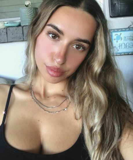 Naken lekkede OnlyFans-bilde av Jasmin G
