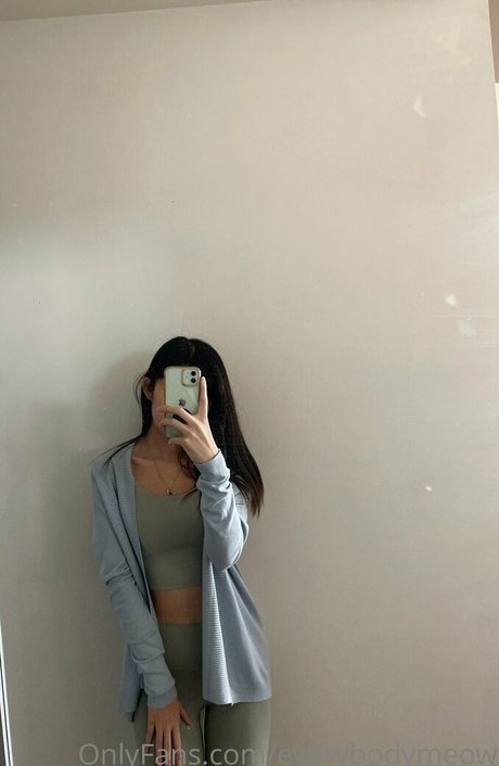 Nahá fotka uniklých OnlyFans od Everybodymeow