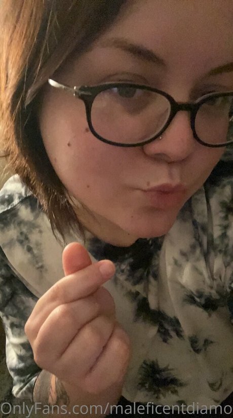 Nahá fotka uniklých OnlyFans od Maleficentdiamond420