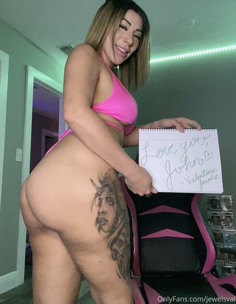 Nacktes geleaktes OnlyFans-Foto von Jewelsval