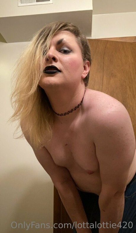 Nahá fotka uniklých OnlyFans od Lottalottie420