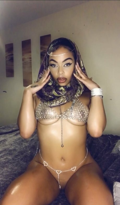 Naken lekkede OnlyFans-bilde av Madison Khan