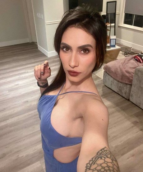Cristina Vee
