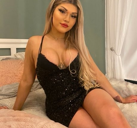 Nahá fotka uniklých OnlyFans od Mayakellzz