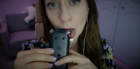 Naken läckt OnlyFans-bild av Tea Time Tingles Asmr