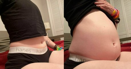 Nahá fotka uniklých OnlyFans od Bellyenby2