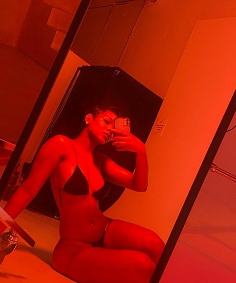 Naken läckt OnlyFans-bild av Nianolong