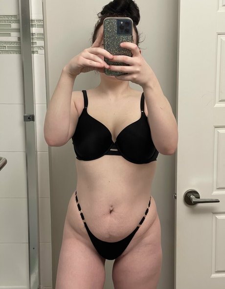 Обнаженная фотография утечки OnlyFans от Goddesslaylaaa