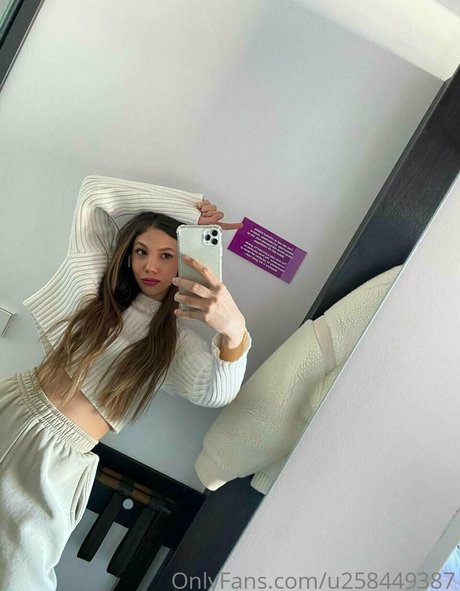 Nahá fotka uniklých OnlyFans od Leonacorona