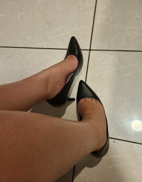 Feetstacystay