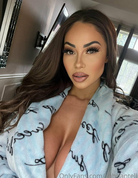 Shantel Tinajero