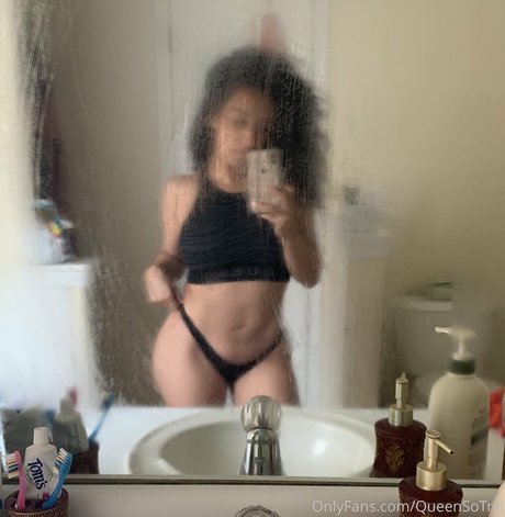 Nahá fotka uniklých OnlyFans od Queensotrill