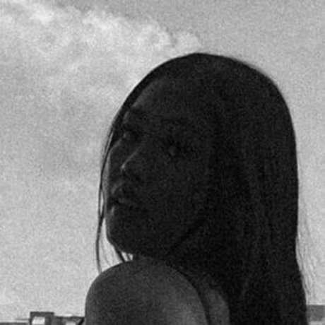Alaston vuotanut OnlyFans-kuva Suabnag