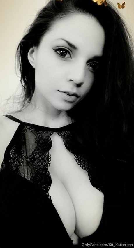 Nahá fotka uniklých OnlyFans od Kitkattersonfreebies