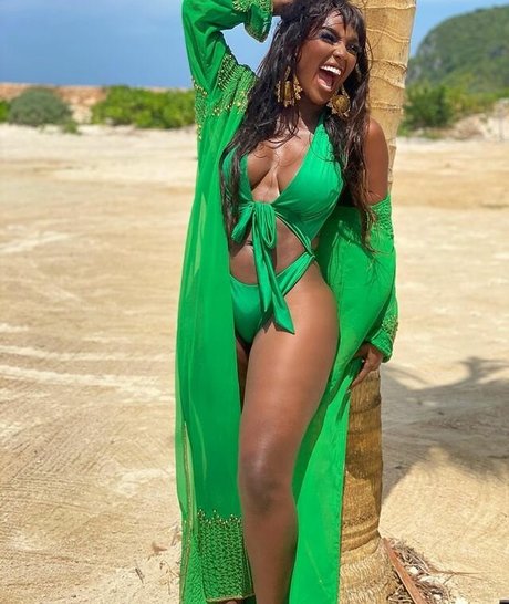 Naken lekkede OnlyFans-bilde av Amara La Negra