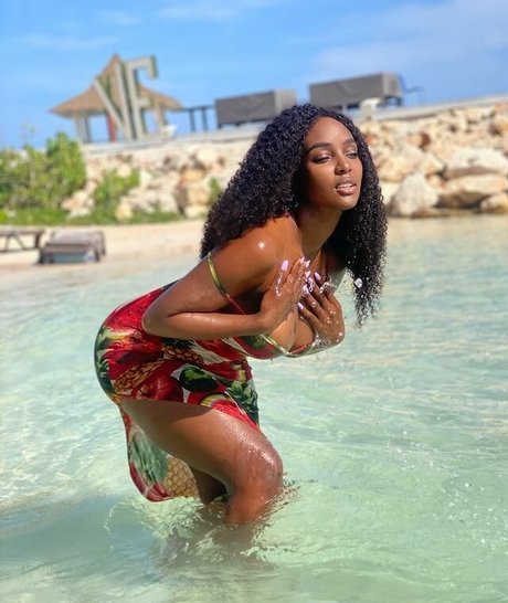 Amara La Negra