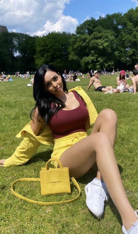 Nahá fotka uniklých OnlyFans od Tara Yazdi
